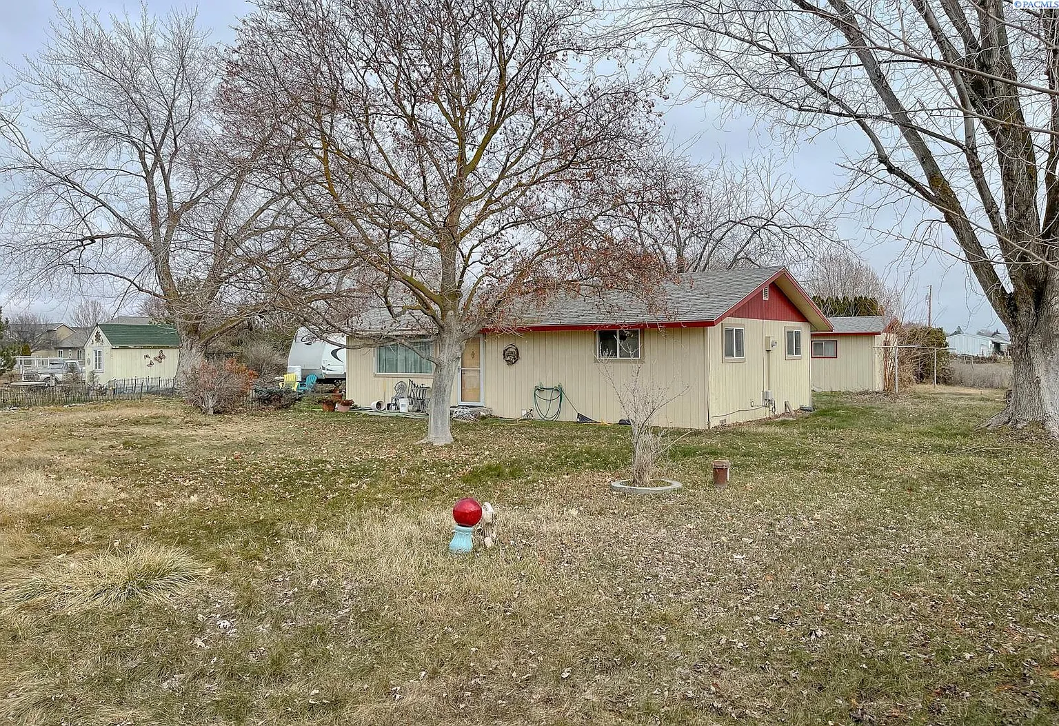 2105 Road 72 photo 1
