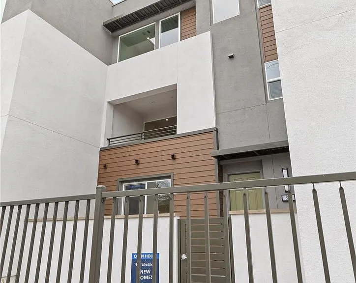 585 S Lyon St — Photo 22