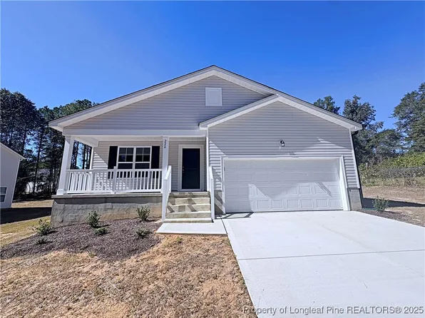 224 Appaloosa Dr, Spring Lake, NC 28390