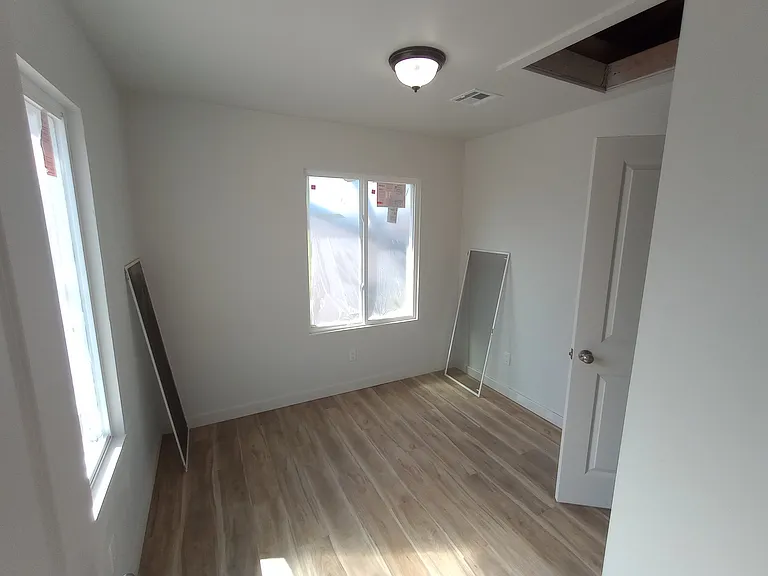 400 SW Grand Blvd #1 — Photo 11