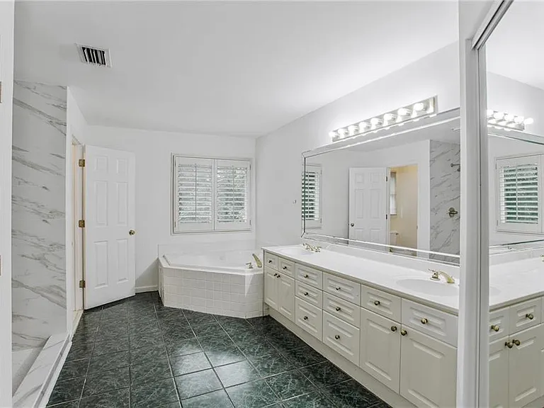 16 Ancient Oak Ct NE — Photo 40