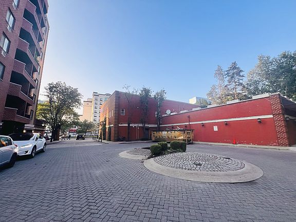 2nd image of 13702 Northern Blvd APT 4