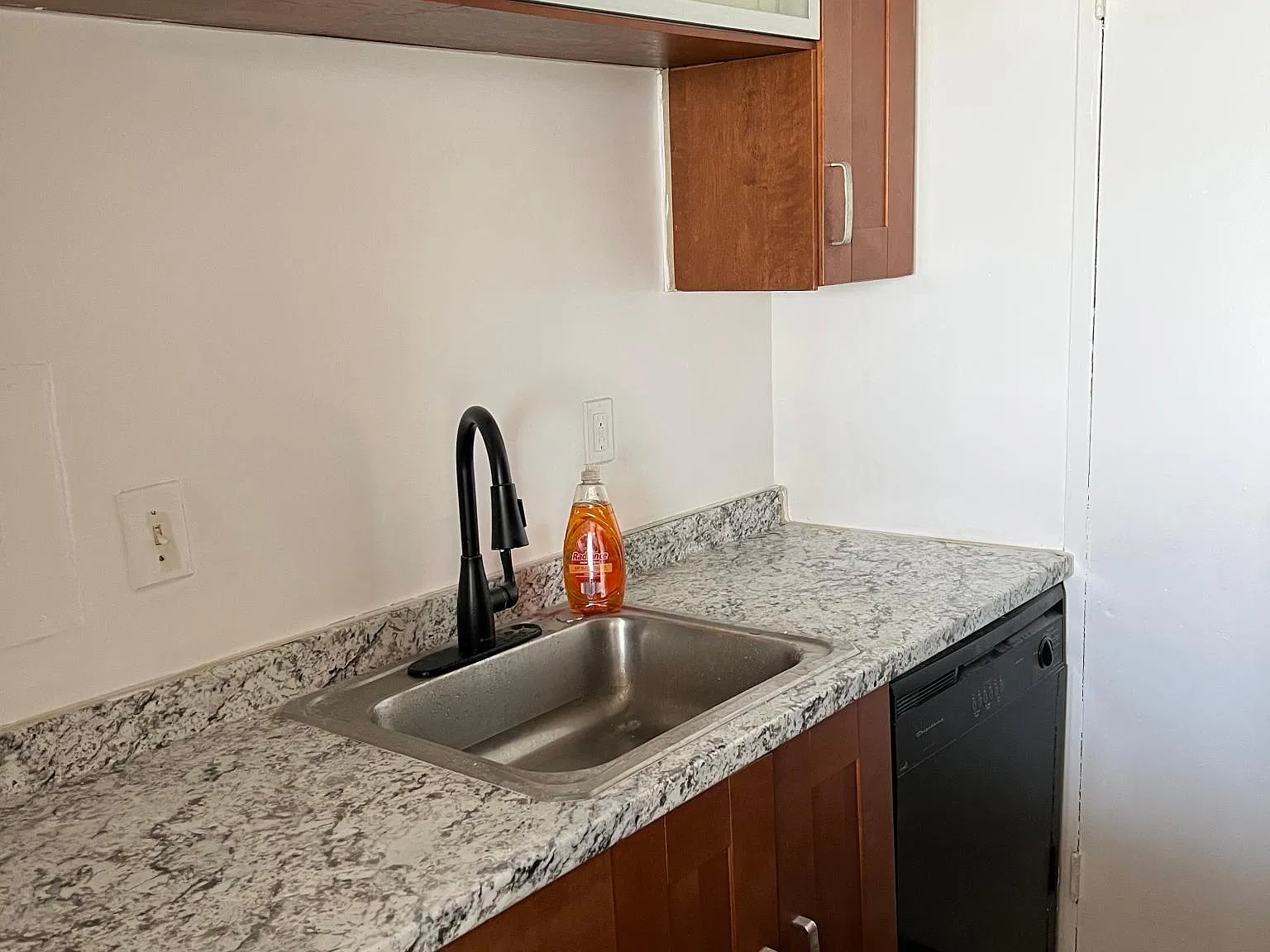 2 bed, 1040 sqft, $2,350 — Photo 4