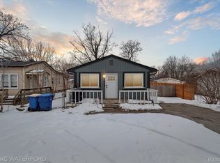 742 Cedarlawn Rd, Waterford, MI 48328