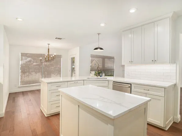 804 Redbud Rd, Burleson, TX 76028