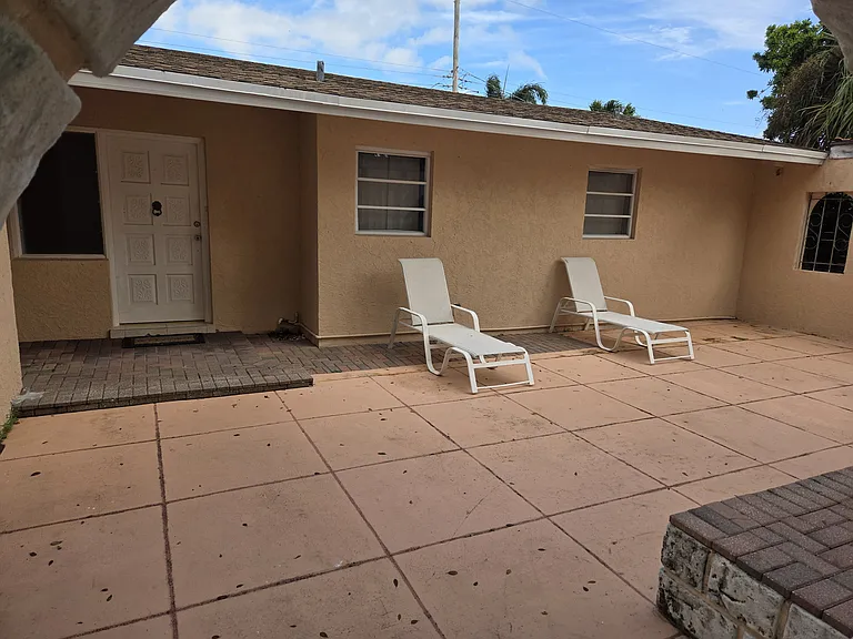 700 sf Hacienda Courtyard