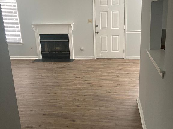 3rd image of 1438 Deerpond Ln