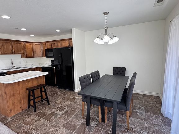 3rd image of 909 S Main St APT F