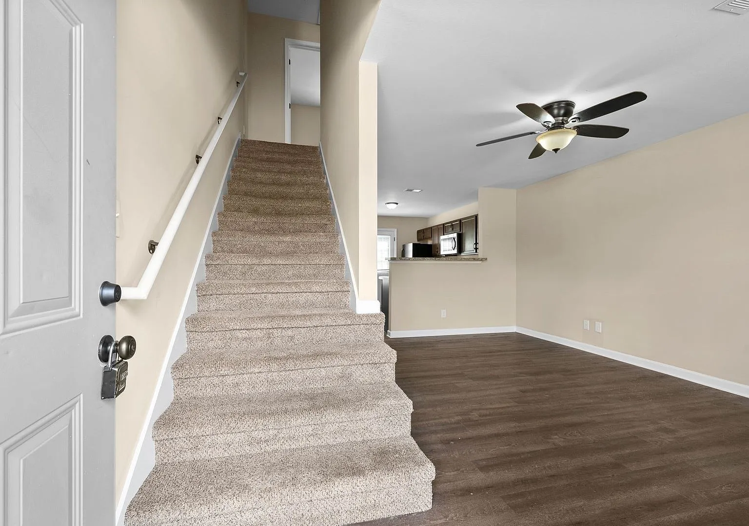 Appleton Dr - 614 (x4) — Photo 2