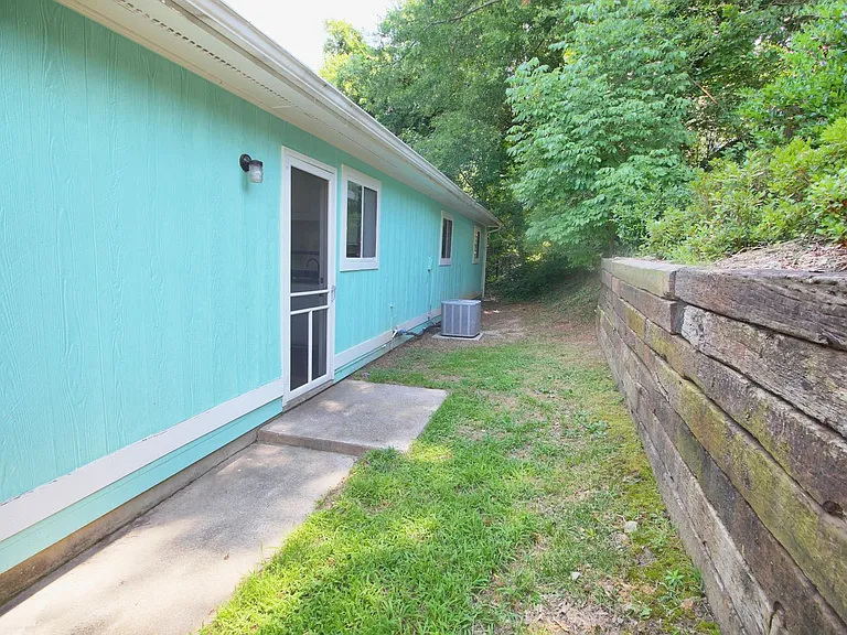 506 Gurley St — Photo 12