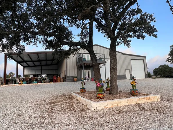 304 Town Mountain Rd, Bandera, TX 78003