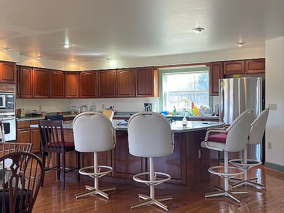 3rd image of 493 Hill Rd