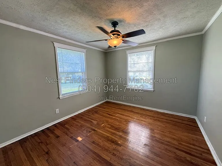1309 Macarthur St — Photo 22