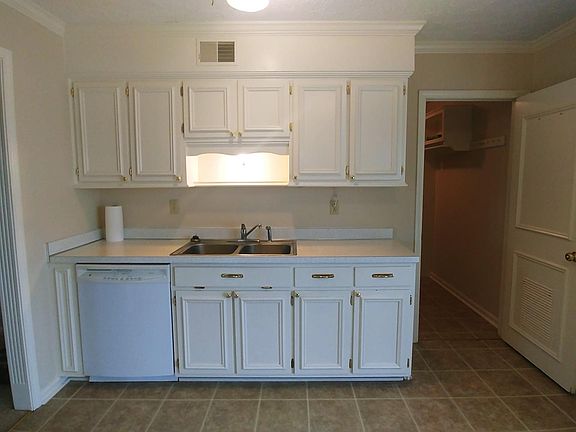 3rd image of 175 Wilmington Dr