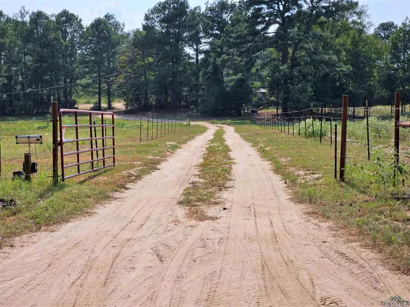 2850 County Road 4117 S, Henderson, TX 75654