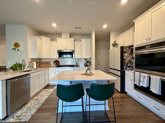 5th image of 15107 Nichols Hall Dr