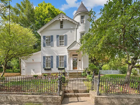 324 W Elm St, Granville, OH 43023
