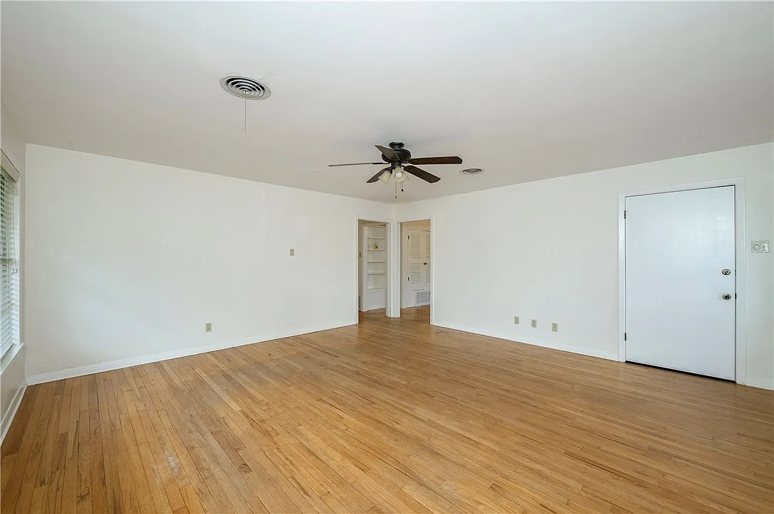 3 bed, 1424 sqft, $2,100 — Photo 4