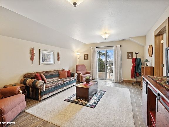 2nd image of 60 Bluebird Dr