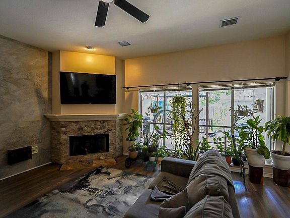 4th image of 200 Canterbury Dr