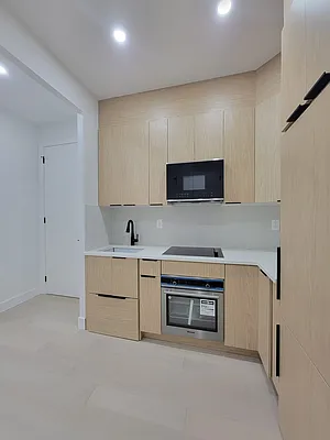 Rented by SERHANT. | media 9