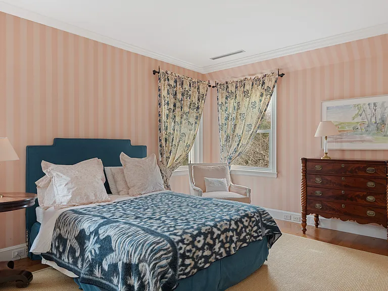 223 Halsey Neck Ln — Photo 11