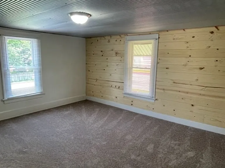 536 Pleasant St — Photo 11