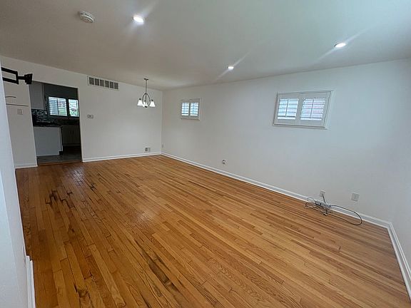 4th image of 4030 Lyons St