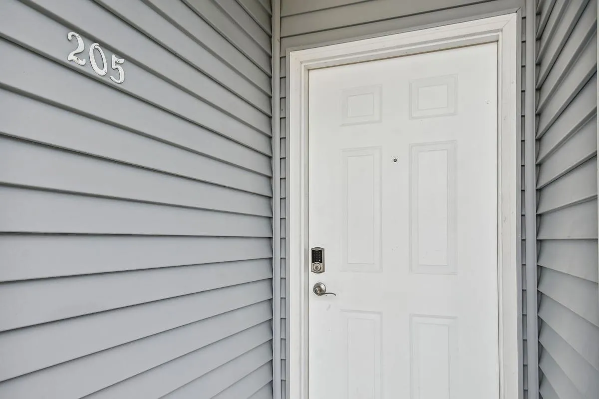 610 Island Way - 205 — Photo 3