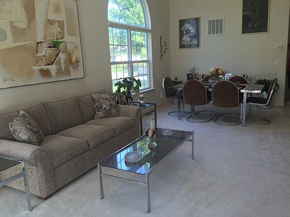 4th image of 701 Constance Ln