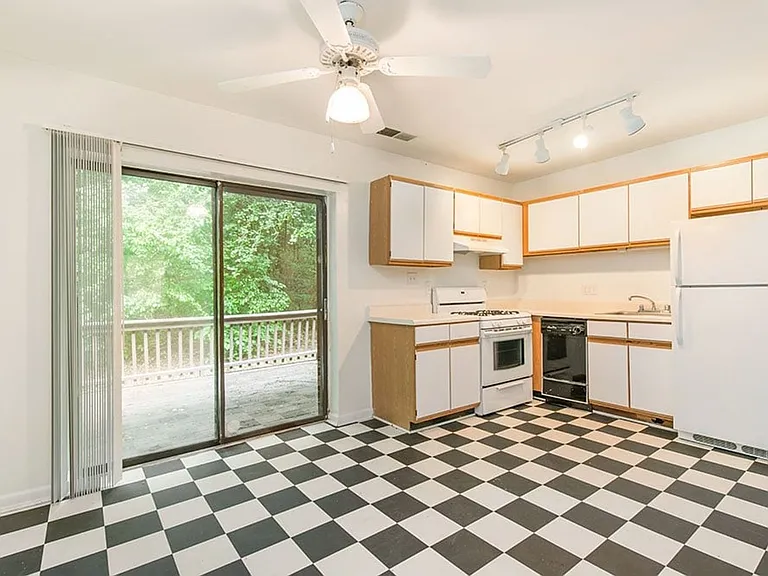 Springdale Apartments — Photo 13
