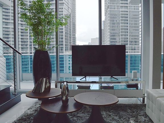 3rd image of 200 Biscayne Boulevard Way APT 1407
