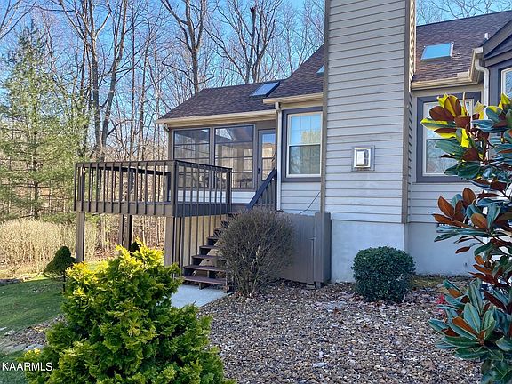 3rd image of 32 Hickory Cove Ln