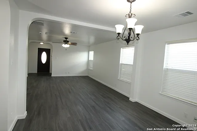 3 bed, 2.5 bath, 1955 sqft, $1,800 — Photo 3