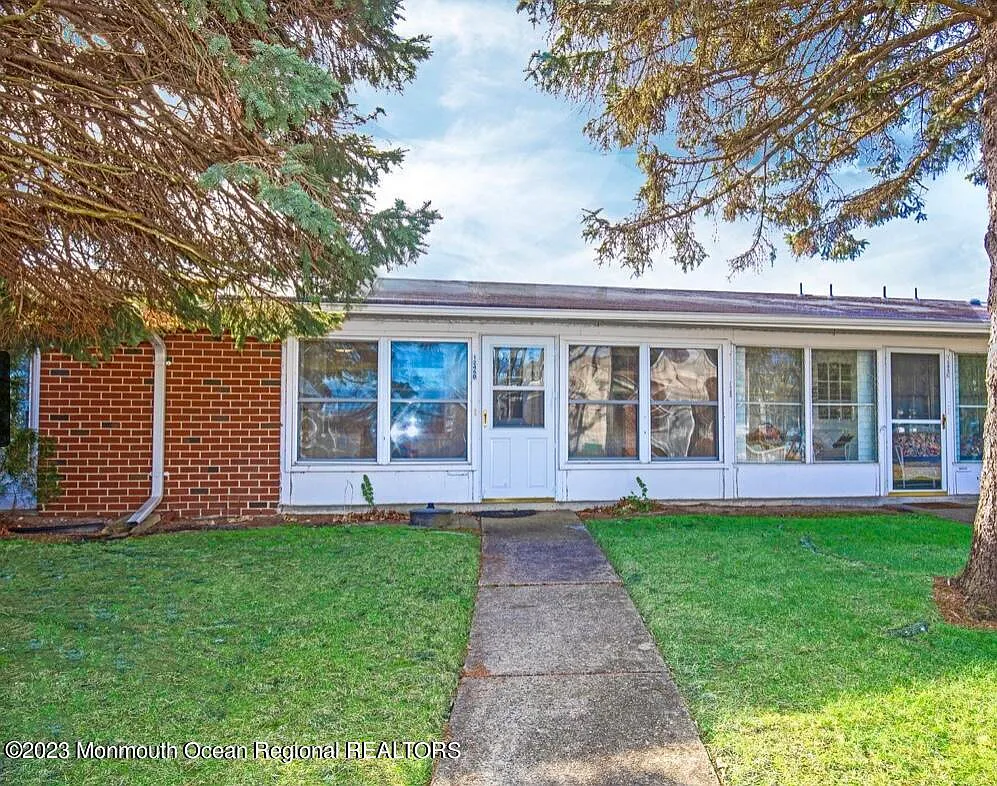 1245B Hamilton Court photo 1