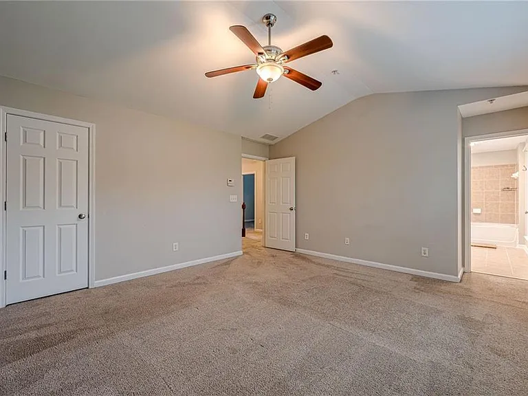 300 Balaban Cir — Photo 20