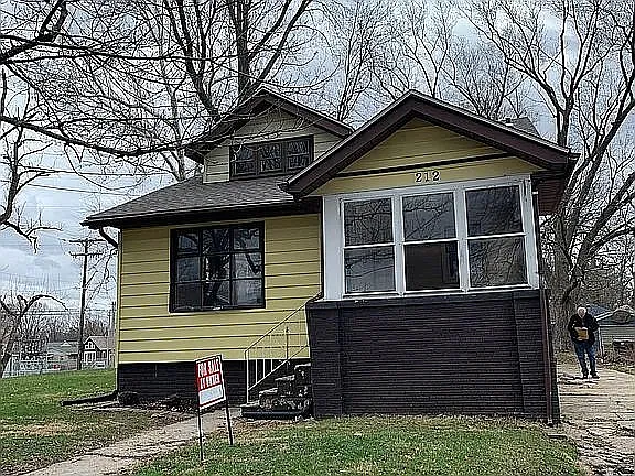 212 E Maywood Ave photo 1