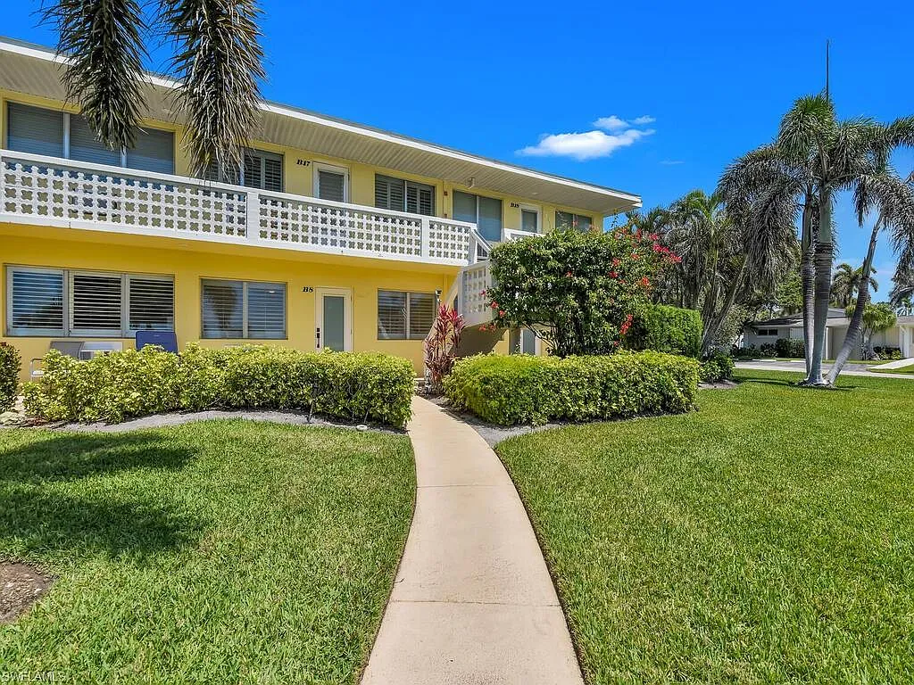 2 bed, 1.0 bath, 755 sqft, $2,999 — Photo 2