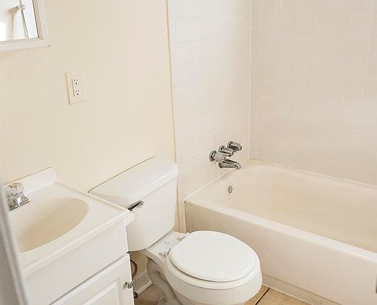 5th image of 1913 Lakeview Ave APT D