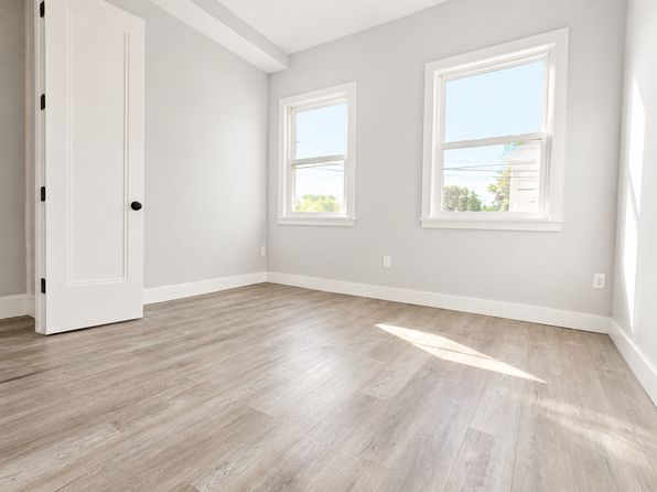 467 Ferry St #1A