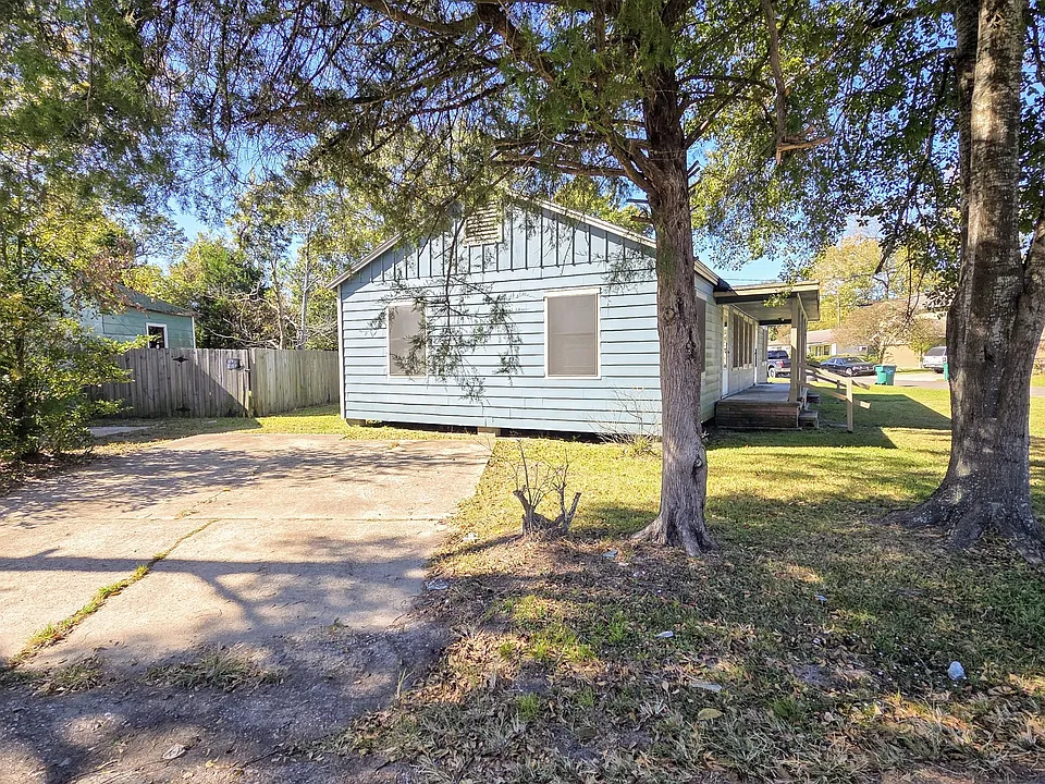 401 W Dewey Ave