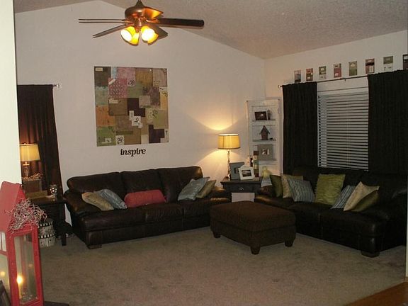 2nd image of 2717 Glen More St