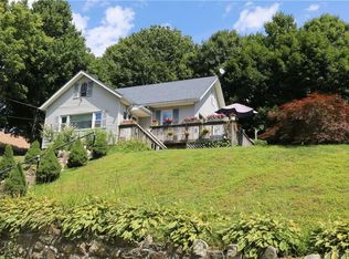 54 Lake Dr, Lake Peekskill, NY 10537