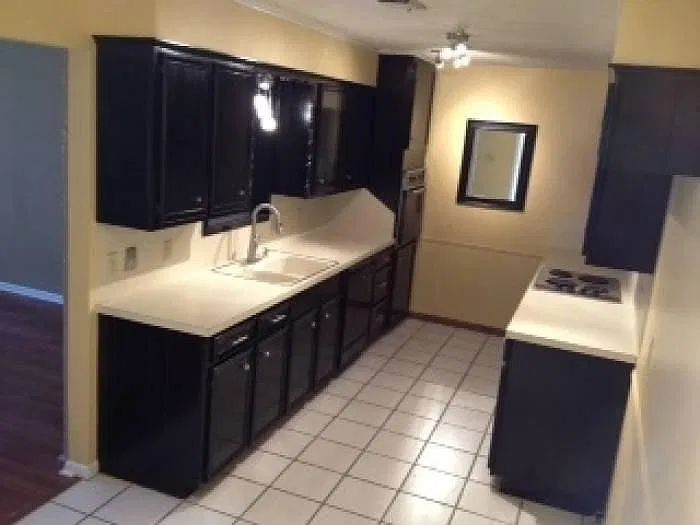 3 bed, 1900 sqft, $1,840 — Photo 1