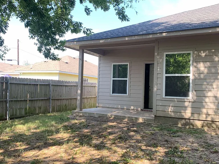 2417 Norway Dr — Photo 19