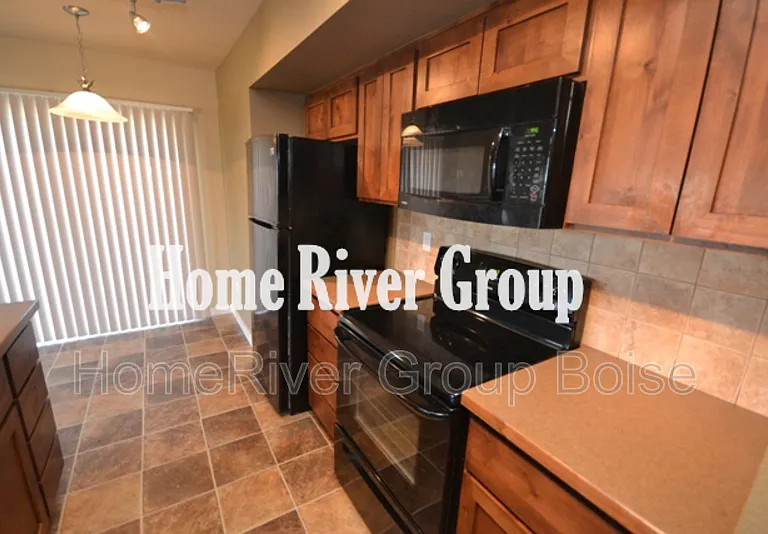 9125 W Brogan Dr — Photo 4