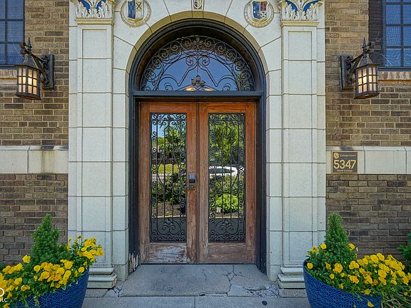 3rd image of 5347 N College Ave APT 205