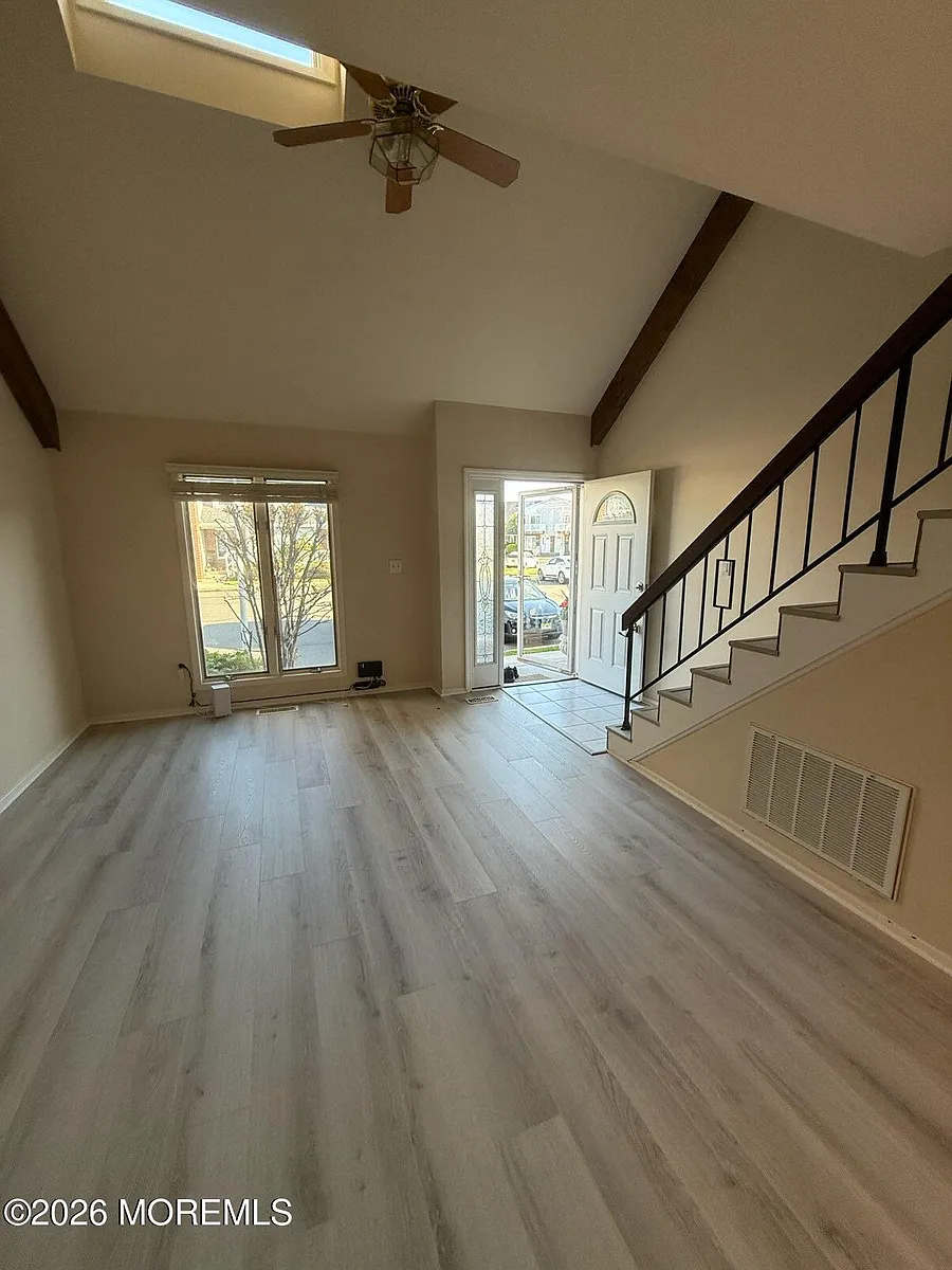 Building Photo - 25 Meadow Ave #96