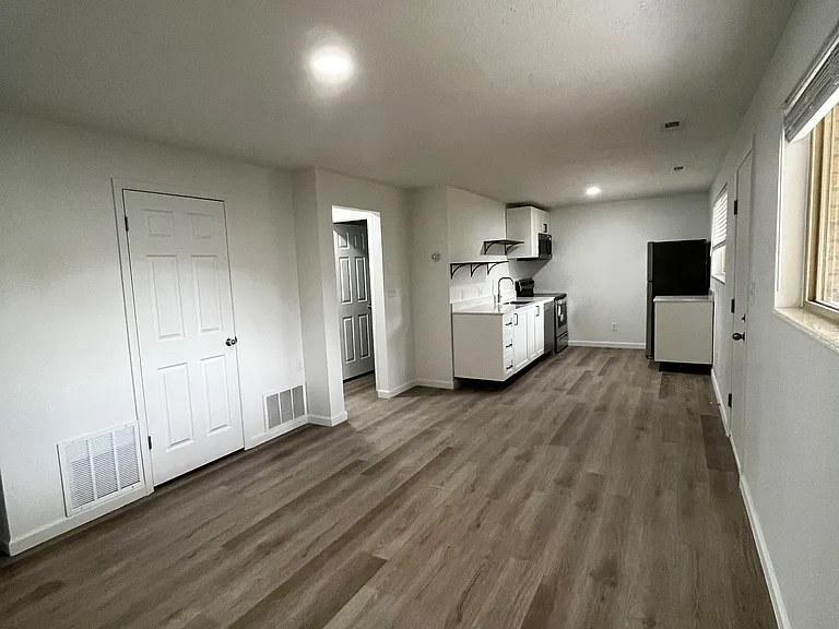 254 N 700 W — Photo 7