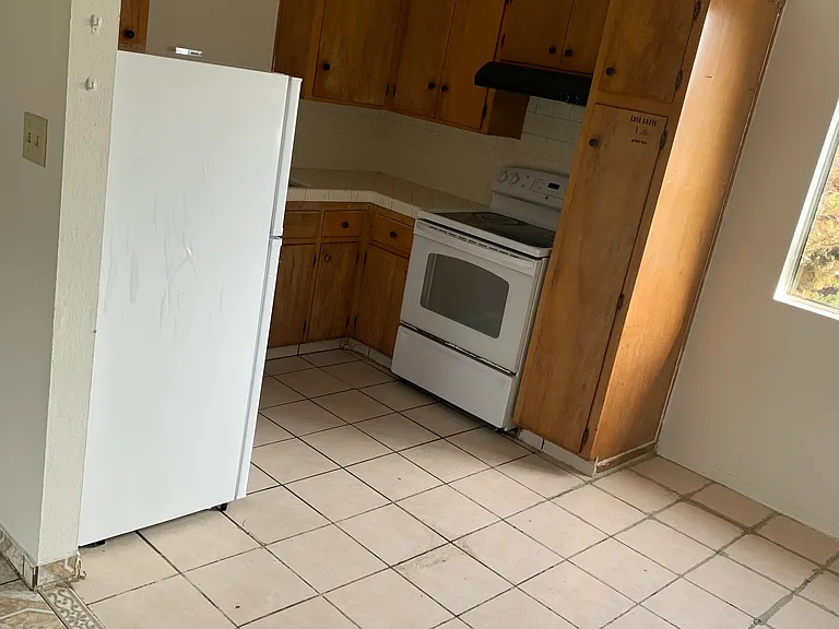 641 E Malone St #641 — Photo 2